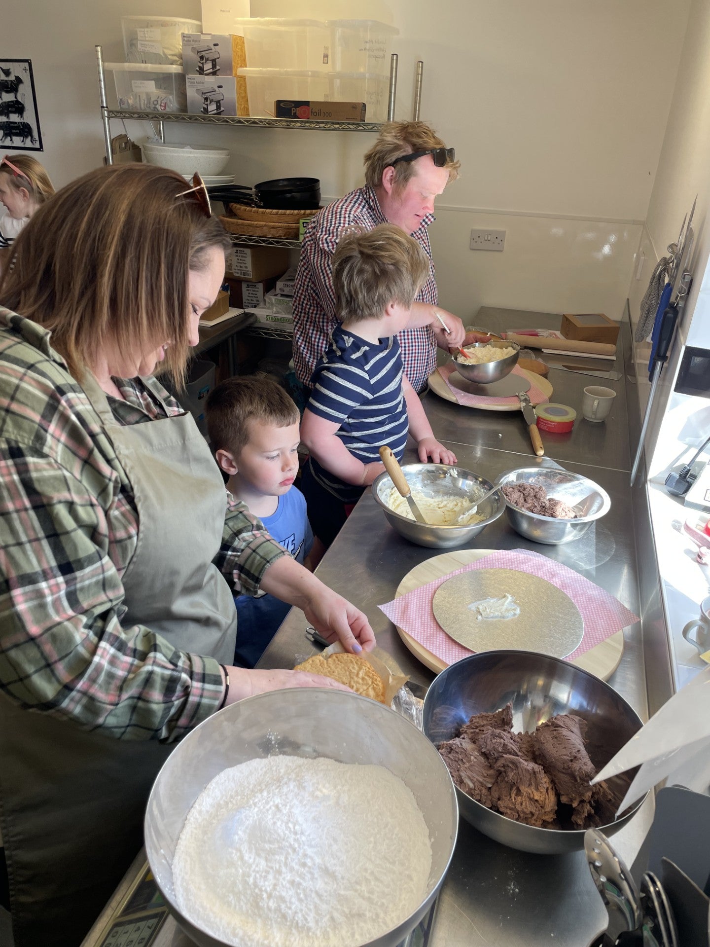 Easter Kids cake decorating- Tuesday 7th April- 2pm-4pm