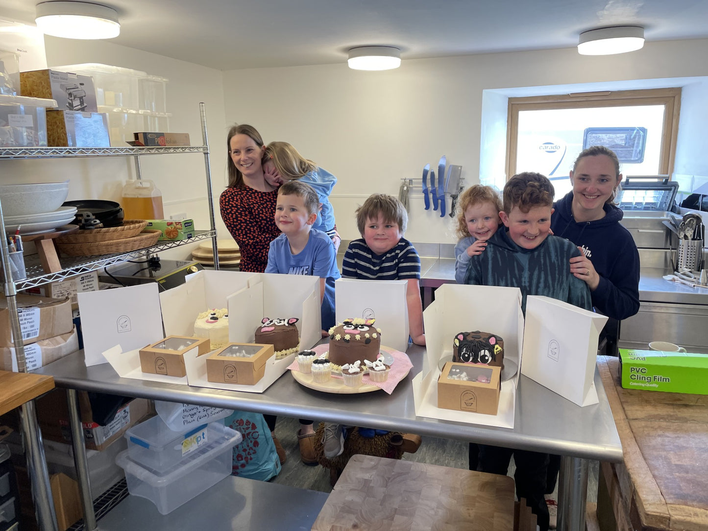 Easter Kids cake decorating- Tuesday 7th April- 2pm-4pm